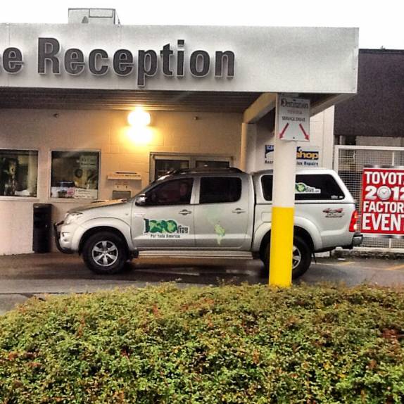 A Fiona saindo da revisão dos 100 mil km em Vancouver, no Canadá